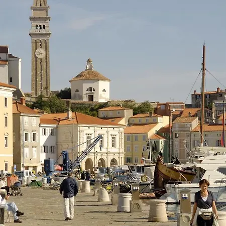 ベッド・アンド・ブレックファスト Max 3*